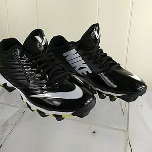 Boys Nike Cleats Sz 2Y